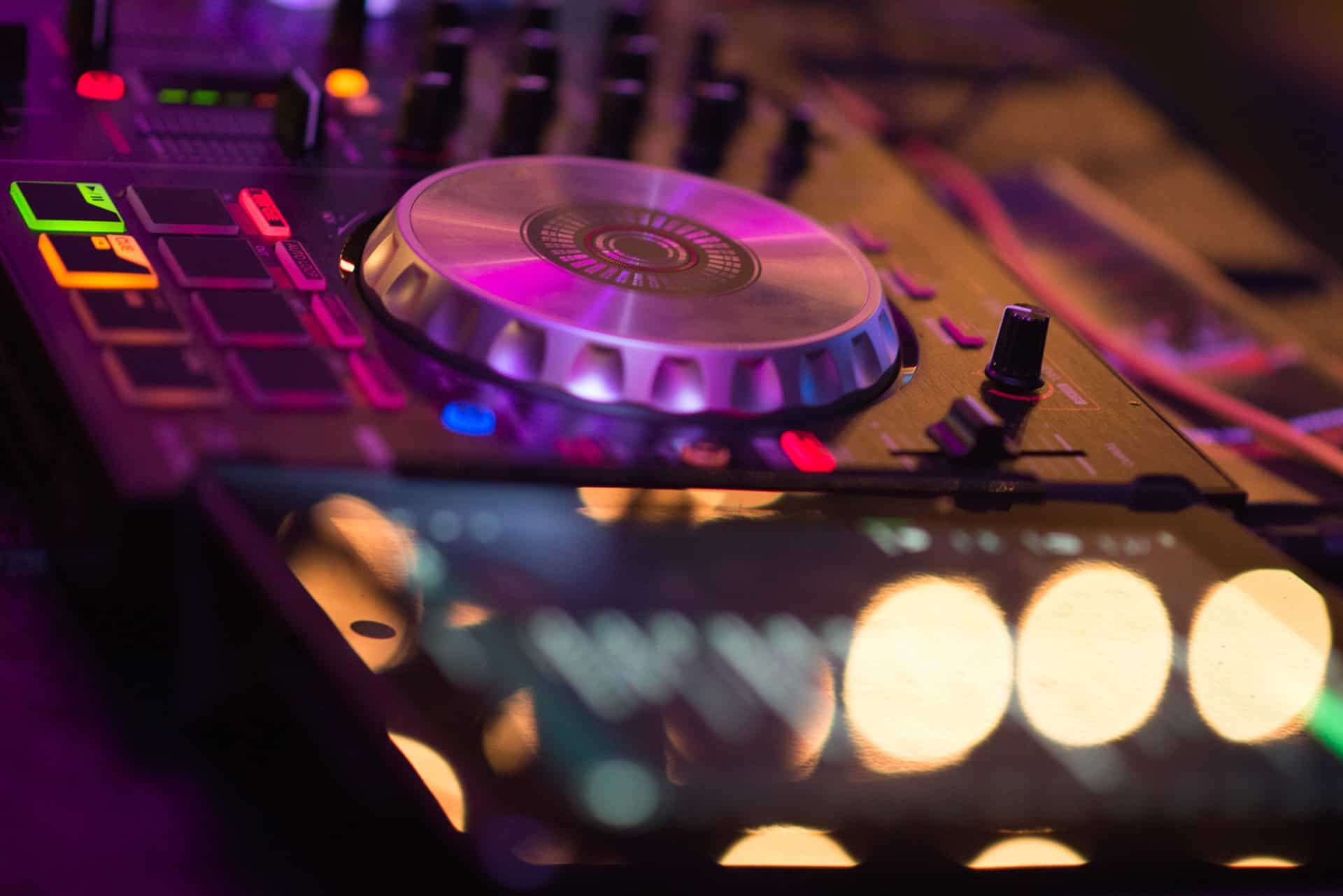 dj set 1 dj set 1
