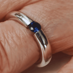 Juanjo Artesano Joyero Aller Crea y Regala el Anillo de Compromiso