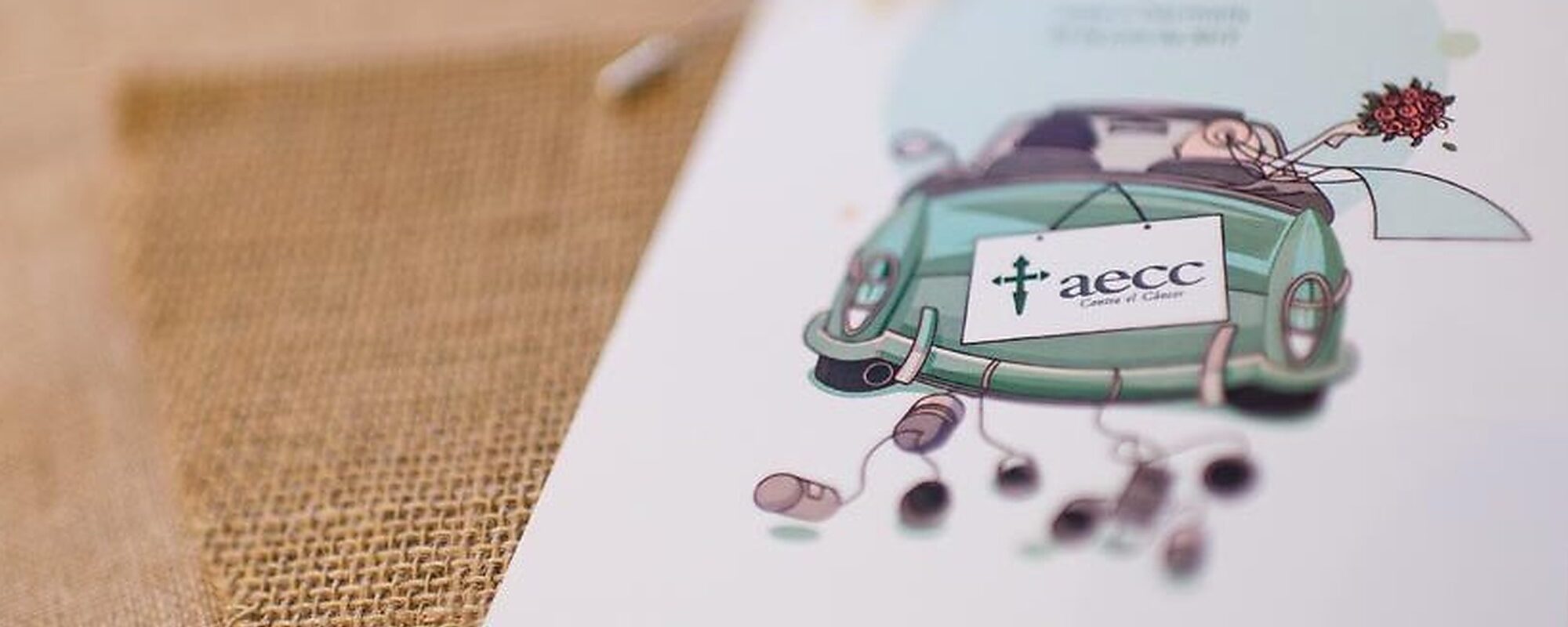 regalos-boda-solidarios-2500x800 Tarjeta de invitación de boda con ilustración de coche vintage y detalles en acuarela.