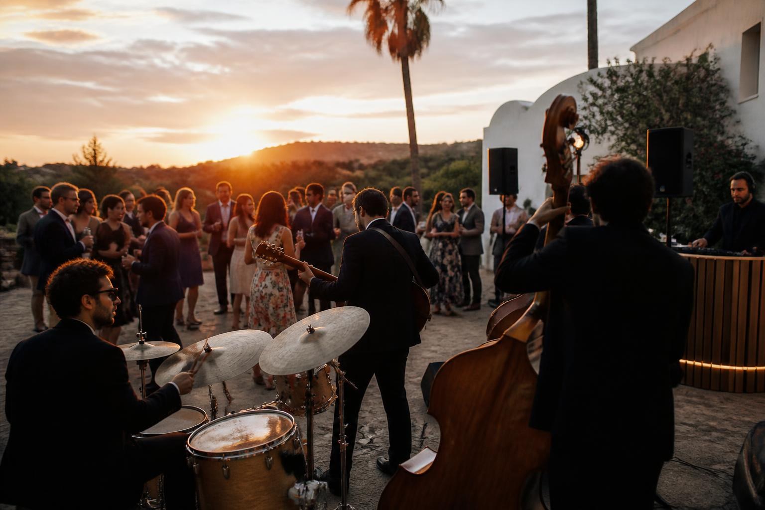 DJ, grupo en directo o formato híbrido para una boda: cómo elegir la música de cada momento