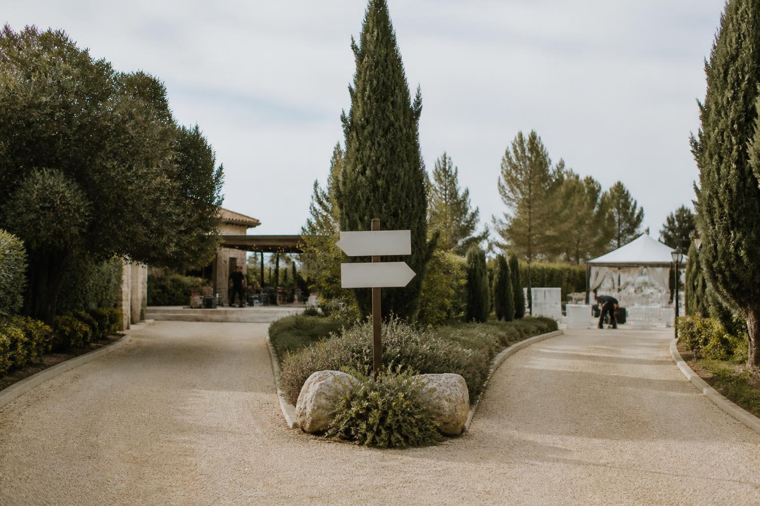 Zonas independientes dentro de un complejo para bodas